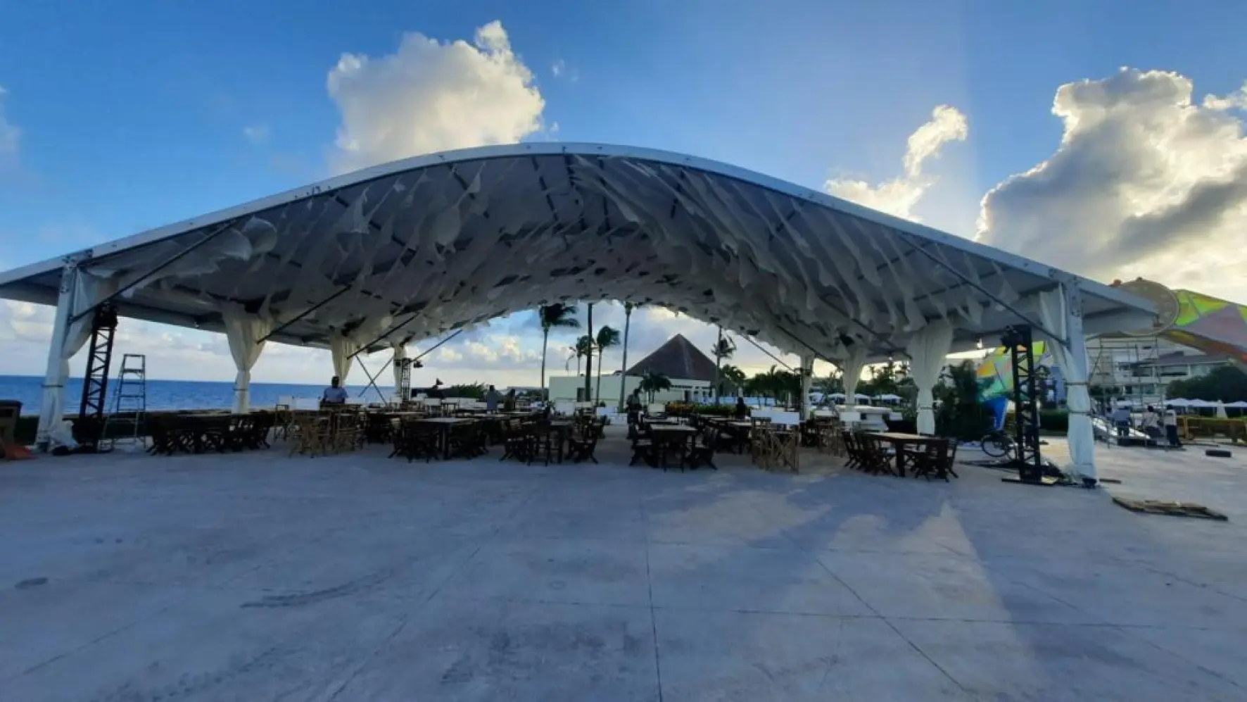 Instalación de una Carpa Gigante